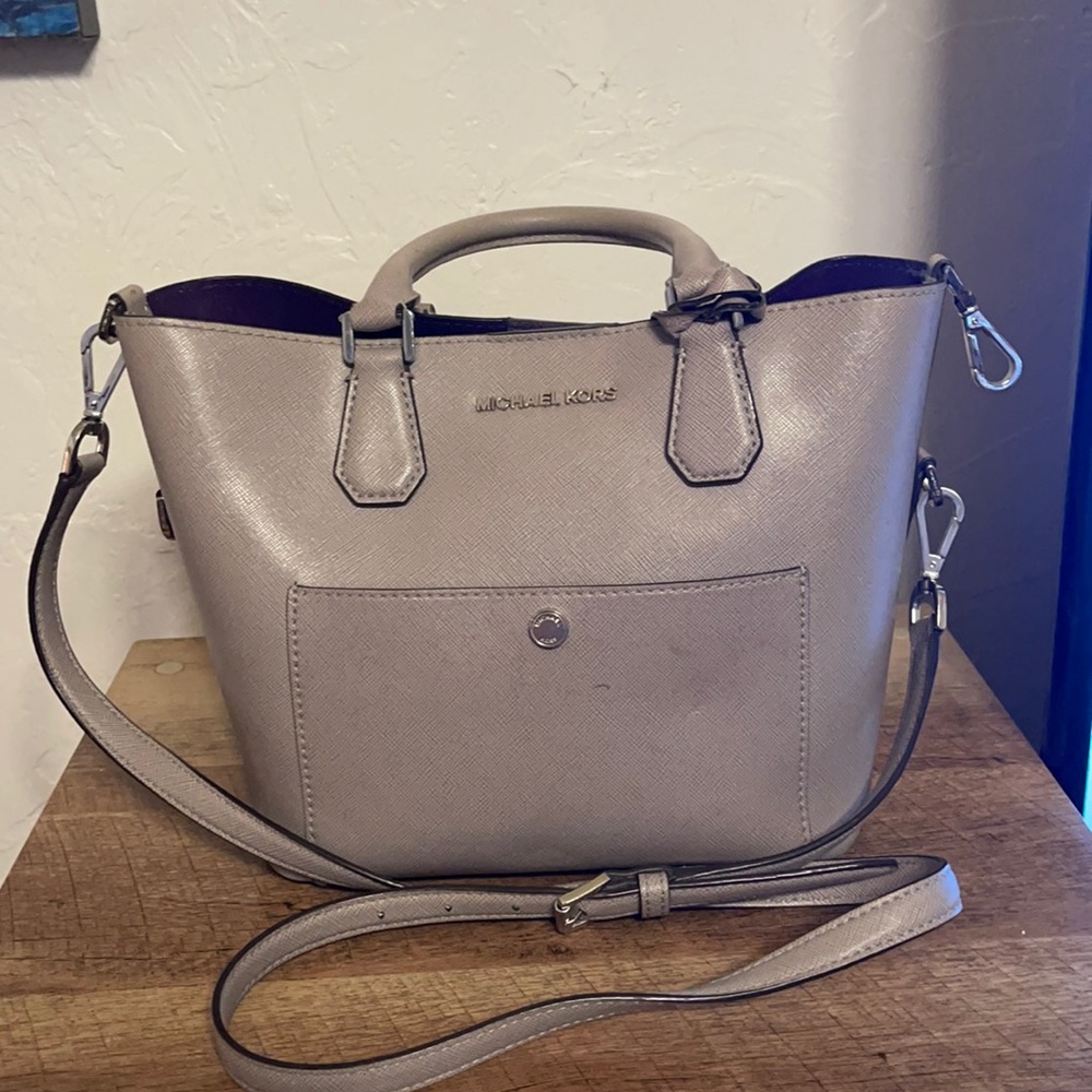 Michael Kors medium size satchel purse
